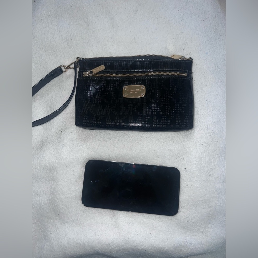 Michael kors wristlet